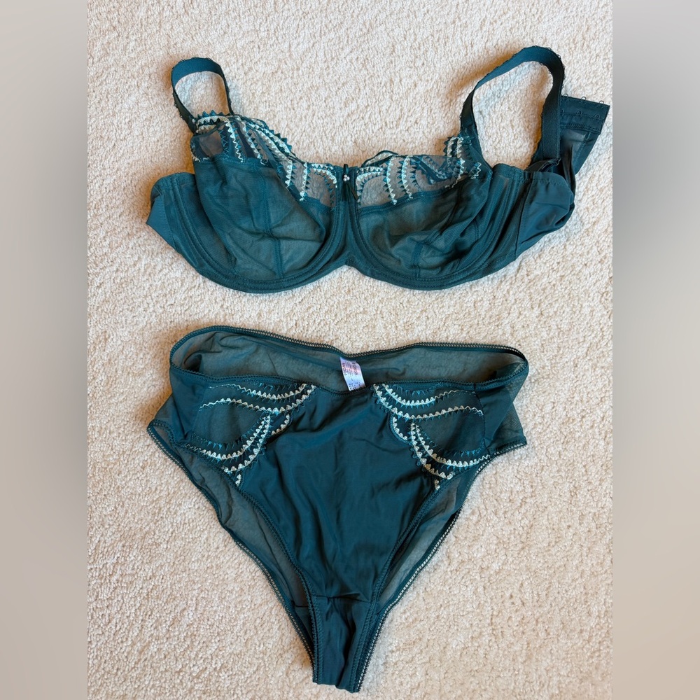 Wacoal Teal Lingerie Set with Embroidered Details